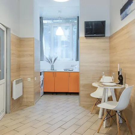 Smart біля оперного театру Lviv