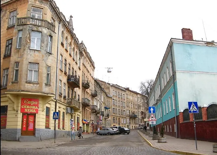 Smart біля оперного театру 아파트 리비프