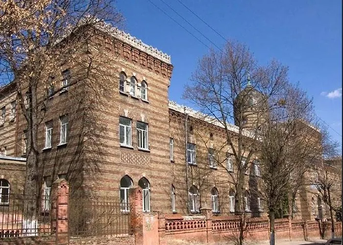 Smart біля оперного театру Leópolis